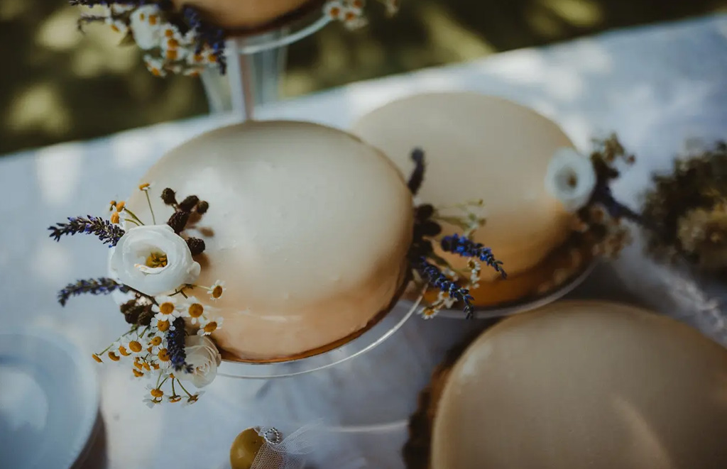 torta matrimonio beige